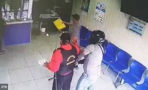 Cámaras de seguridad captan robo a mano armada en una agencia de CNEL en Quevedo