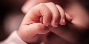 Bebé prematuro murió al ser dejado en sala de difuntos por error