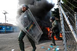 "Aplicación de corriente, simulacros de ahogamiento, violencias sexuales": así se tortura en Venezuela según el informe de Bachelet