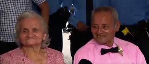 A sus 82 y 85 años se casan bajo la carpa donde se refugiaron luego de los sismos