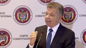 Ministros de Duque se ponen de pie para darle la bienvenida a Santos en el debate sobre glifosato