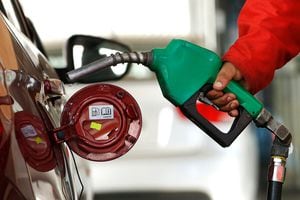 Precios de bencinas retoman ritmo de alzas previo a medidas de Hacienda
