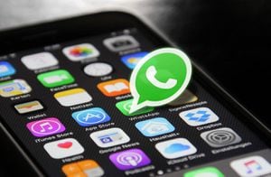 Aprende a compartir tu contacto de WhatsApp a través de QR