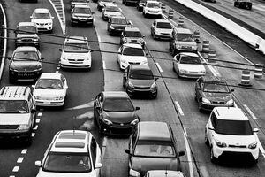 Gobierno incumple con ley que le ordena hacer transición a vehículos menos contaminantes