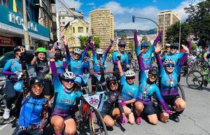 Mujeres de todas las edades unidas por el ciclismo "Warmis en Bici"
