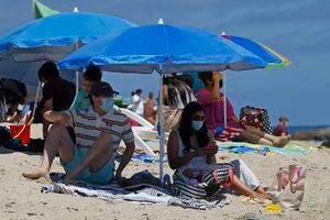 El complejo escenario de los alcaldes que deben fiscalizar a los turistas en las playas