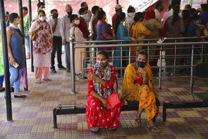 India mantiene tendencia a la baja en casos de coronavirus