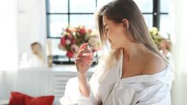 5 perfumes de mujer más elogiados para dejar huella a cada paso
