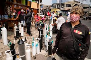 Indonesia sufre falta de oxígeno en medio de un repunte de casos