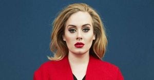 Adele deslumbra con un pantalón de terciopelo ajustado, un top de encaje y blazer ceñido al cuerpo