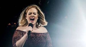 Adele mostró su extrema delgadez en la playa y preocupa a los fans