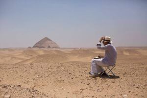 Detienen a turista por mostrar el trasero en las pirámides de Egipto