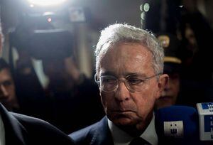 Álvaro Uribe reconoció su derrota en el país con una declaración de "lucha"