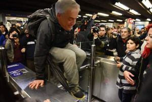 Exigen autocrítica: frase de Piñera sobre evasión en el Metro de Santiago generó festival de memes