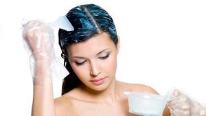 3 maneras de eliminar manchas de tinte para el cabello sobre la piel