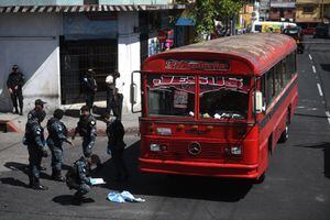 Varios heridos tras explosión en interior de bus en zona 7
