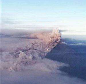 "Alta probabilidad" de caída de ceniza por volcán Sangay