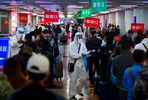 Tras nuevo brote de casos: Wuhan realizará exámenes de coronavirus a sus 11 millones de habitantes