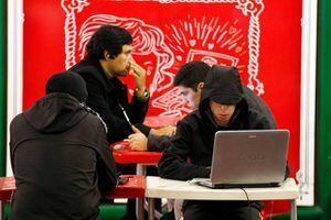 Informe revela que Chile reduce levemente brecha social de uso de internet