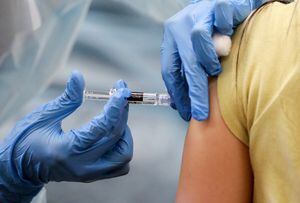 EE.UU. espera iniciar vacunación contra Covid-19 a principios de diciembre