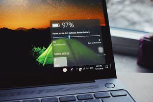 Guía para incrementar la vida útil de la batería de tu notebook: ¿Vale la pena tenerla siempre conectada al cargador?