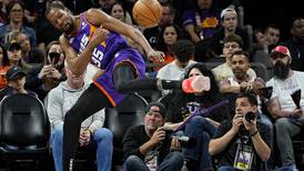 Durant logra 30 puntos; Suns vencen a Nuggets