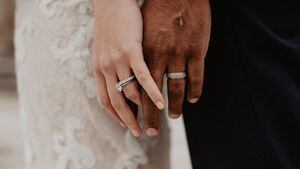 Muito amor: Noivo pega covid-19 e casal decide fazer cerimônia de casamento por vídeo chamada