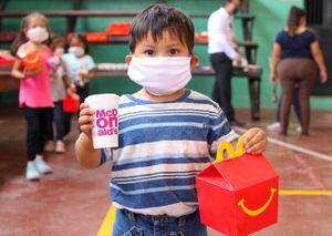 McDonald’s lleva doble sonrisa a miles de niños guatemaltecos