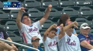 Fanáticos de los Mets devuelven a Javier Báez gesto del "thumbs down"