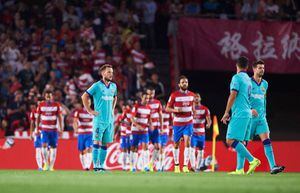 Arturo Vidal ingresó y provocó un penal en la dura derrota del Barcelona ante Granada