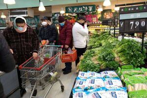 Aumenta el precio de los alimentos en China por brote de coronavirus