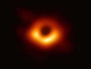 Ecuatoriana hizo petición para que primer agujero negro detectado se llame Chris Cornell