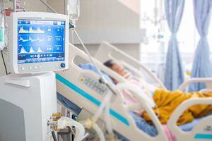 Paciente muere después que su familia desconectará respirador para enchufar el aire acondicionado