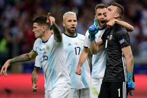 El VAR y Armani salvaron un empate para Argentina ante Paraguay que deja vivos a ambos