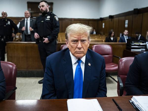 ¿Por qué cambiaron a los jueces del juicio contra Donald Trump?