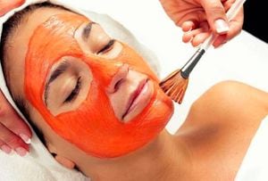 Elimina las manchas de tu rostro con esta mascarilla de tomate