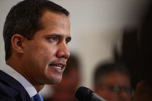 Oposición venezolana denuncia acoso antes de sesión para reelegir a Guaidó
