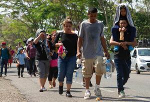 Parte nueva caravana de 40 migrantes salvadoreños hacia EEUU
