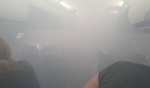 “Era como una película de terror”: pánico vivieron 175 pasajeros de un vuelo British Airways luego de que se incendiaria un motor y la cabina se llenara de humo
