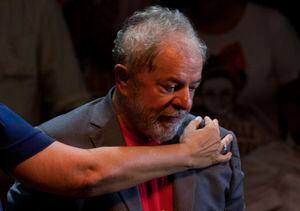 "Tira esa basura por la ventana": el polémico audio del avión que llevaba a Lula a la cárcel que muestra la tensión en Brasil