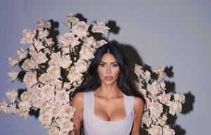A técnica de maquiagem para deixar os lábios com efeito Kim Kardashian