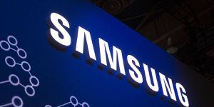 Tecnologia: Vaza foto de pessoa utilizando o novo Galaxy S10 no transporte público