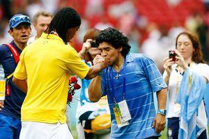 De mago a mago, Ronaldinho reacciona con extenso mensaje a muerte de Maradona