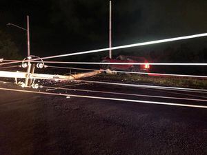 Accidente de auto en Bayamón deja sin servicio eléctrico a ciudadanos de la región