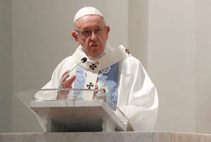 Papa pede para jovens se libertarem da droga 'celular'