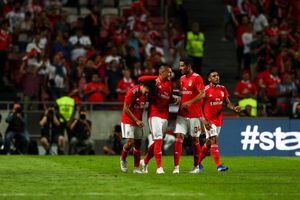 El Benfica de Nicolás Castillo le pegó al Fenerbahce de Mauricio Isla en la Champions League