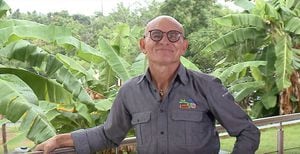 Douglas Candelario ofrece talleres gratis de jardinería