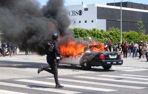 Los Ángeles recurre a Guardia Nacional para frenar violencia durante protestas