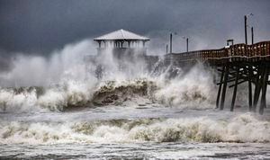 "No es una ola para surfear, es aterradora": la devastadora y asesina marejada ciclónica golpeará con fuerza en medio del huracán Florence