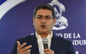 Presidente de Honduras responsabiliza a sus detractores de organizar la caravana del emigrante